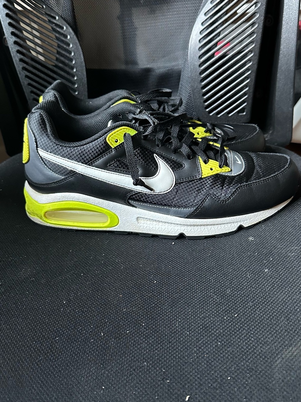 Nike Black & Neon Yellow Men's Air-Cushion Sneakers